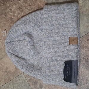 New. New Era Black Label Pittsburgh Pirates Gray Knit Beanie.